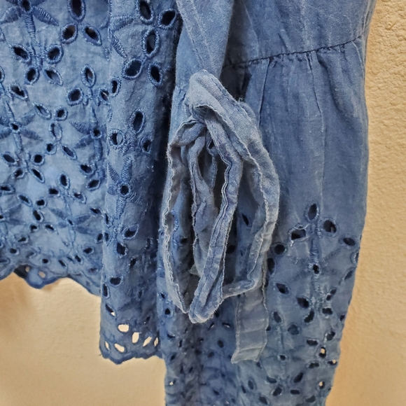 Style Envy Bohemian Blouse Blue Chambray Eyelet Hem Belle Sleeve Crop Medium - Picture 6 of 6